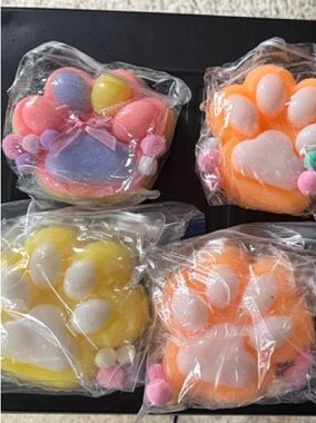 Colorful Paw-Shaped Squishy (8 count) brand new